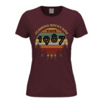 дамска тениска с щампа climbing mountains since и персонализация на годината