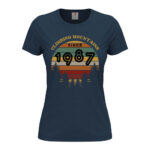 дамска тениска с щампа climbing mountains since и персонализация на годината