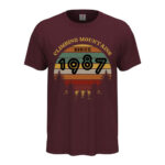 мъжка тениска с щампа climbing mountains since и персонализация на годината