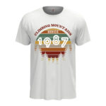 мъжка тениска с щампа climbing mountains since и персонализация на годината