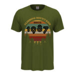 мъжка тениска с щампа climbing mountains since и персонализация на годината