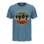 мъжка тениска с щампа climbing mountains since и персонализация на годината